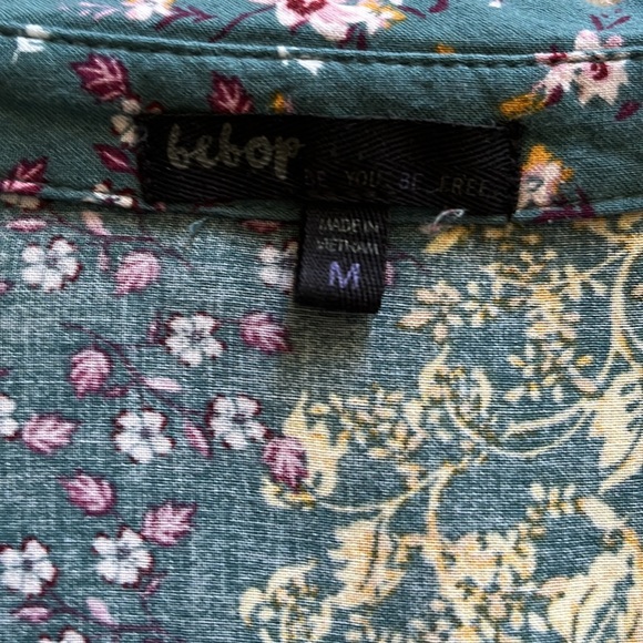 Flutter Sleeve Dress with Collar - Picture 2 of 2